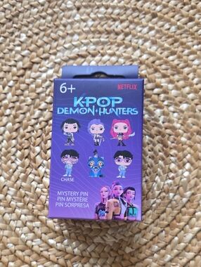 Netflix K-POP Demon Hunters Mystery Pin Box - Purple